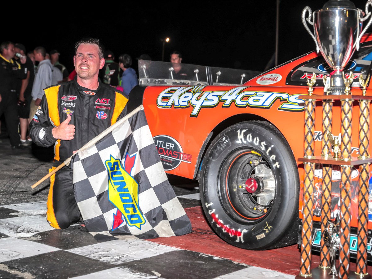 Wayne Helliwell powers to victory in Oxford 250