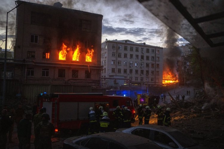 An explosion in Kyiv set fire to buildings. Russia struck the Ukrainian capital shortly after a meeting between President Volodymyr Zelensky and U.N. Secretary-General António Guterres on Thursday evening. 
