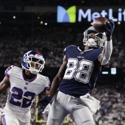 NFL: CeeDee Lamb's one-handed TD grab lifts Cowboys over Giants - Los  Angeles Times