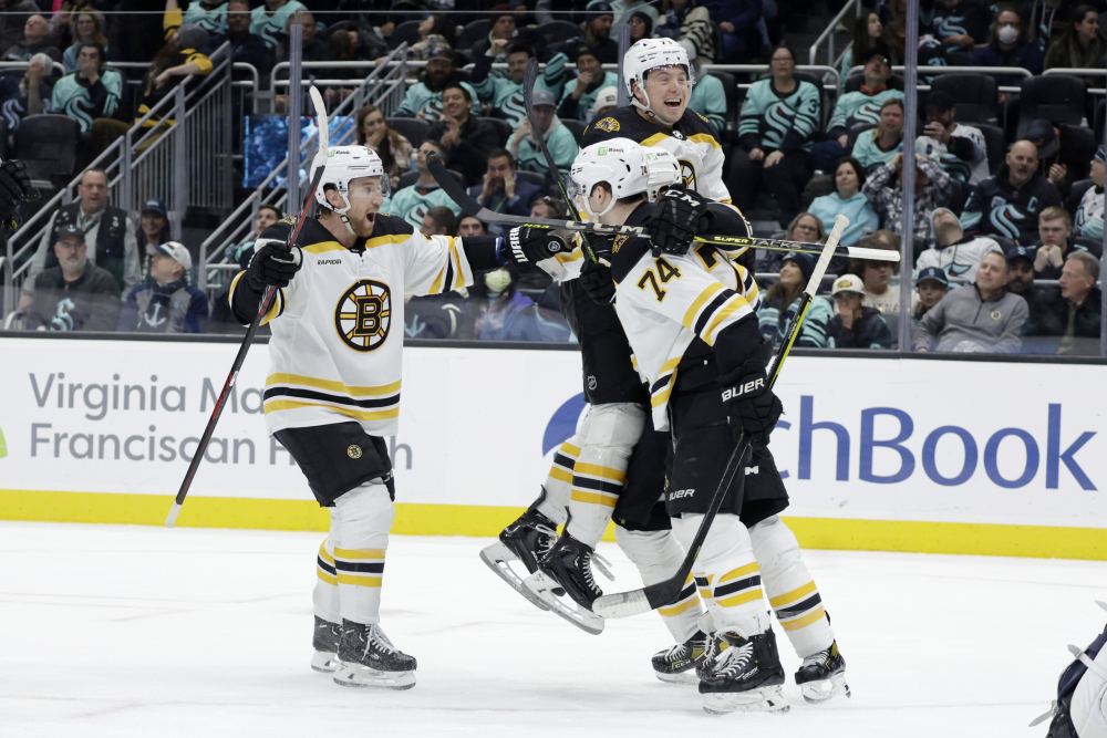 Pastrnak scores in OT as Bruins rally for road win over Stars