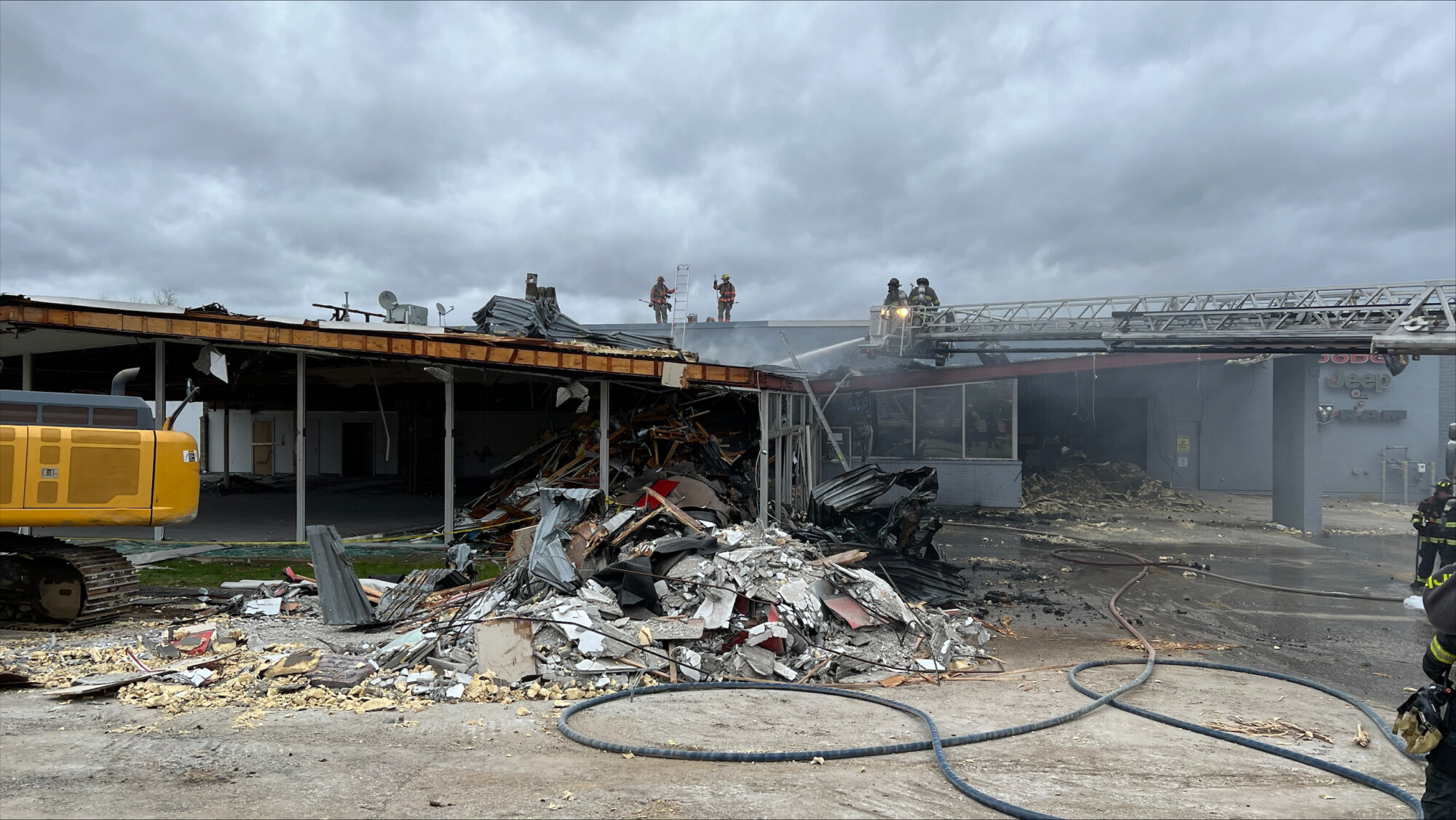 Fire severely damages Lee Auto Mall building in Auburn
