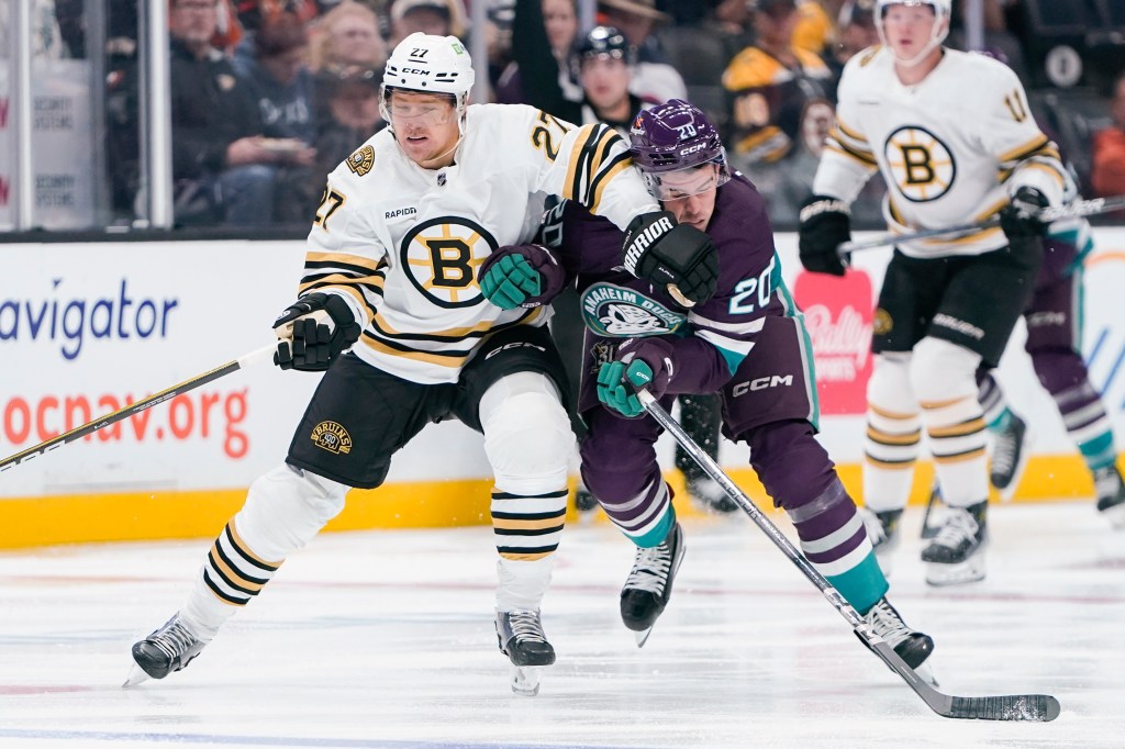 Rookie Bedard scores, but Pastrnak pots 2 to lead Bruins past Blackhawks  2-1, Hockey