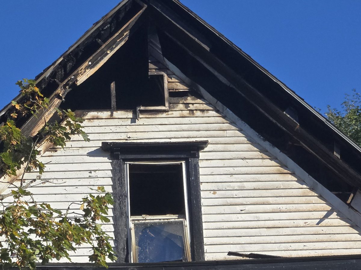 4 people displaced, 2 firefighters injured, 2 cats perish in Monday morning fire in Livermore Falls