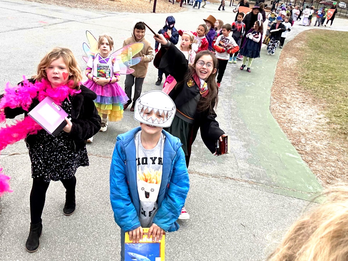 Book character parade keeps reading fun for Farmington students