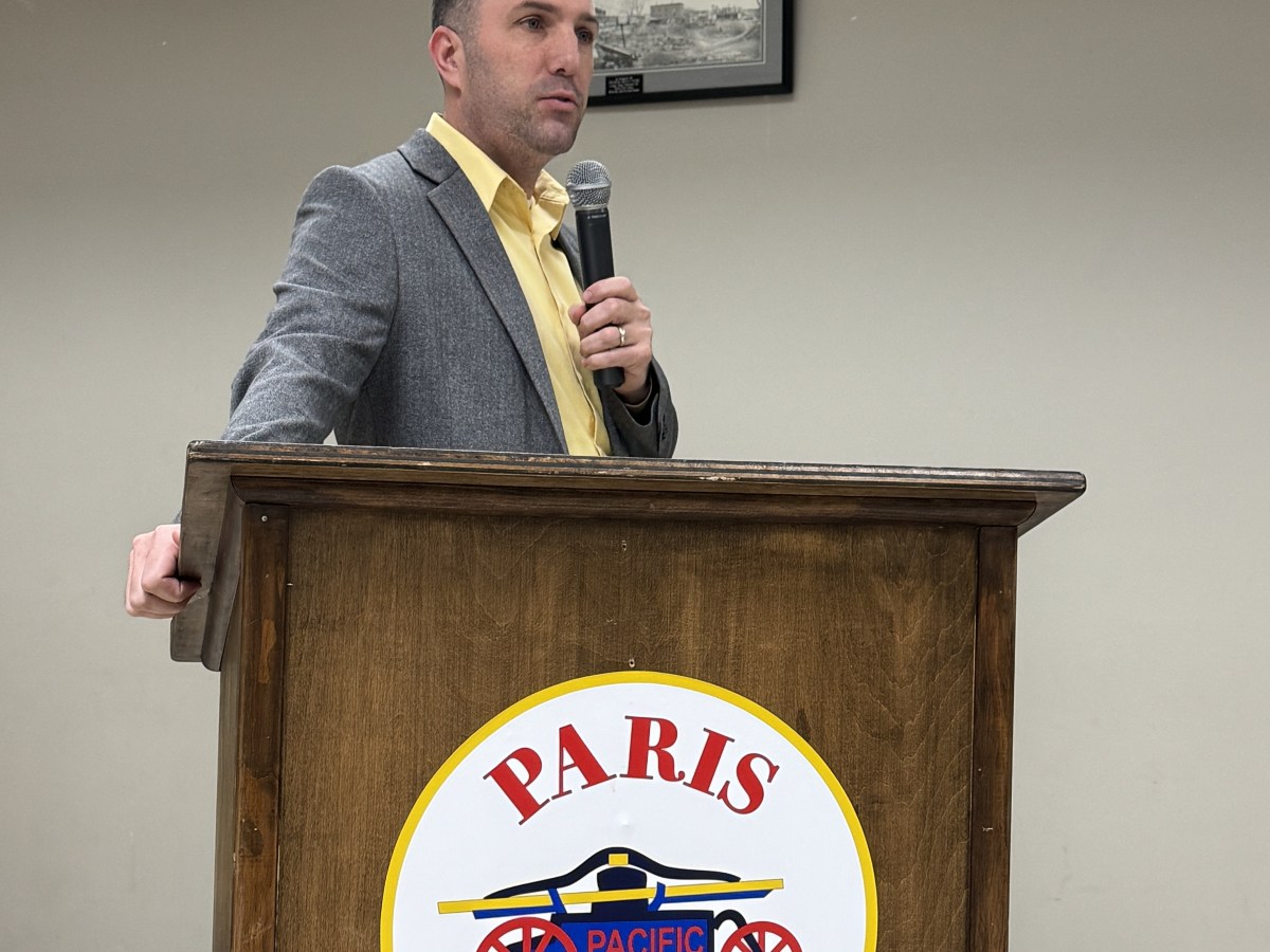 Consensus elusive at Paris town hall forum